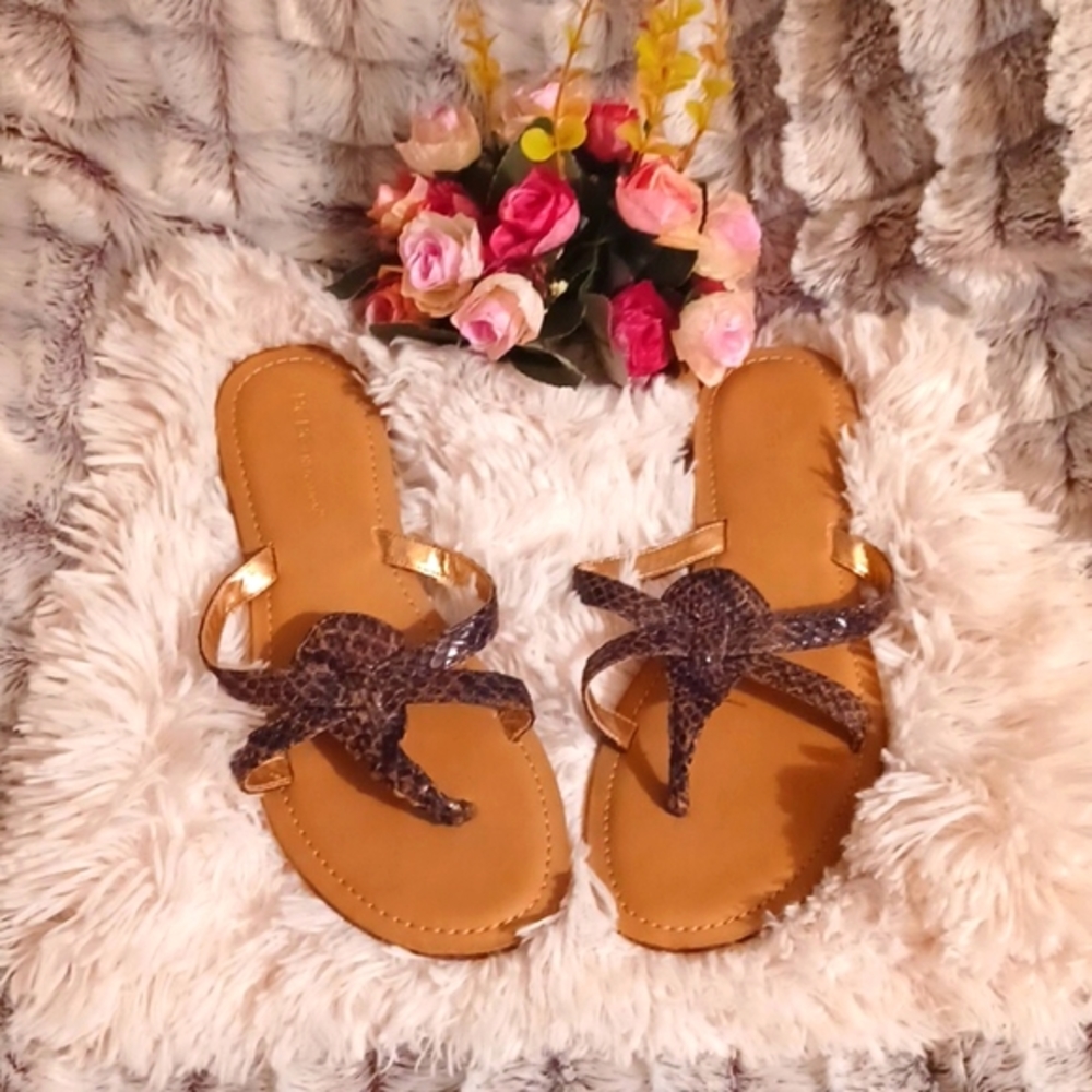 🌻🌻🌻SUPER CUTE SANDALS - Picture 1 of 7
